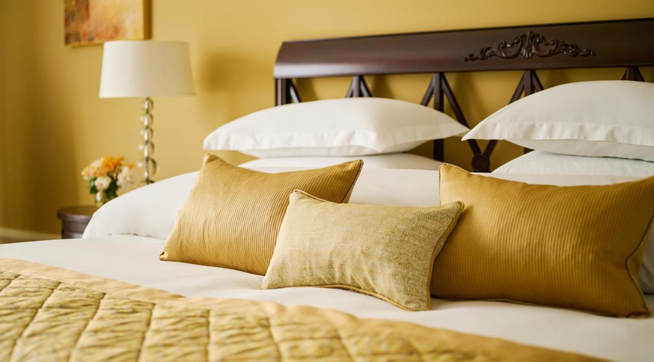 Castlemartyr Resort Hotel Exteriör bild A bed with cushions