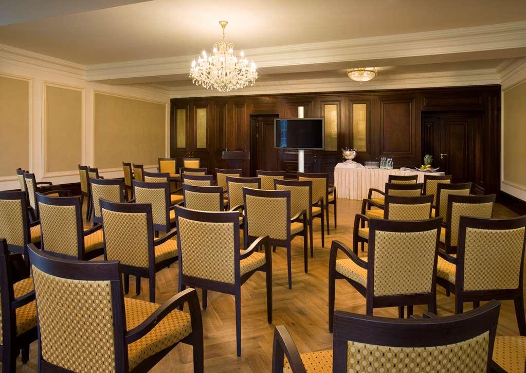 Castlemartyr Resort Hotel Bekvämligheter bild The meeting room
