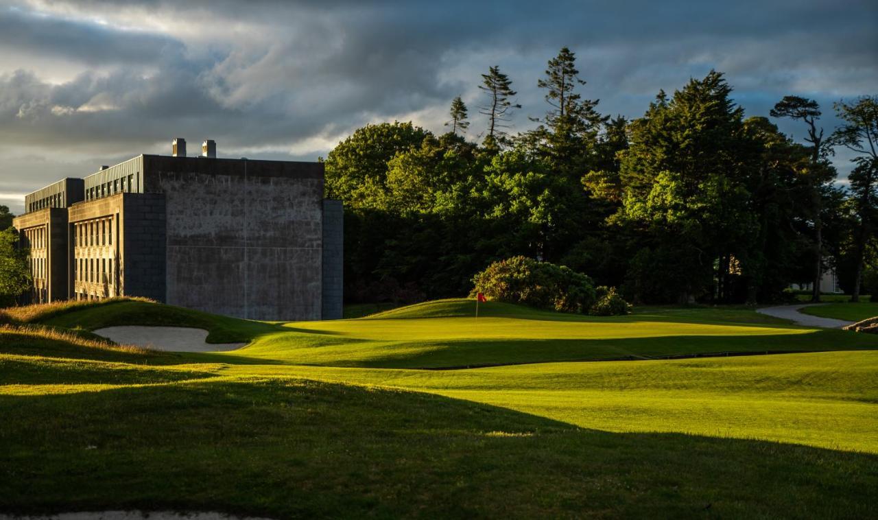 Castlemartyr Resort Hotel Exteriör bild The 18th green